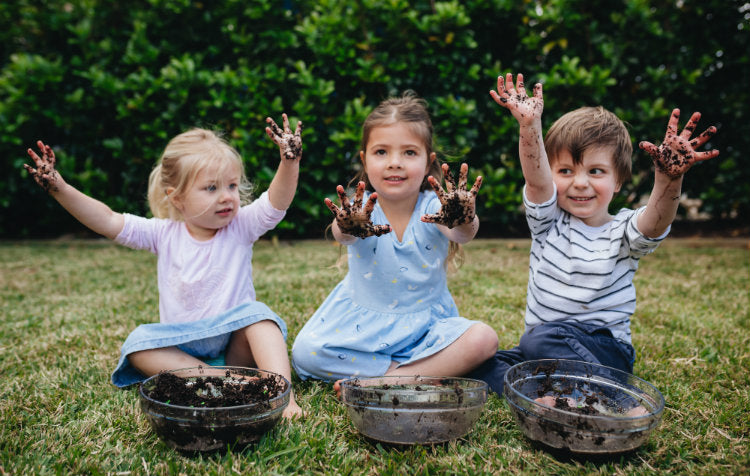 http://www.hoselink.com.au/cdn/shop/articles/making-mud-pies.jpg?v=1584584221