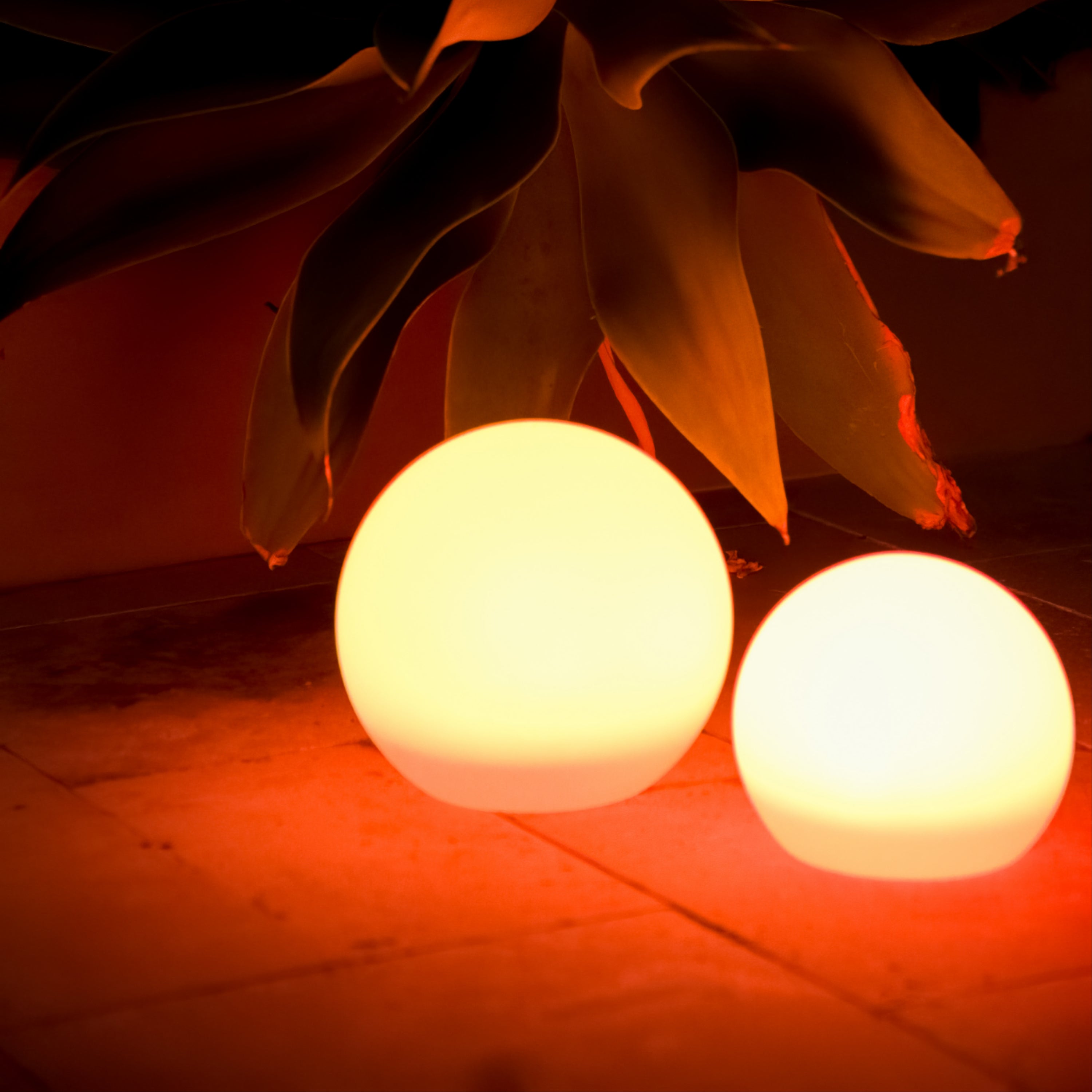 Solar light deals balls for outdoors